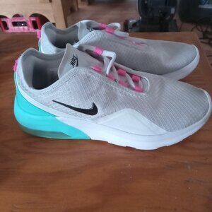 Nike Womens Air Max Motion 2 Running Shoes 7.5
